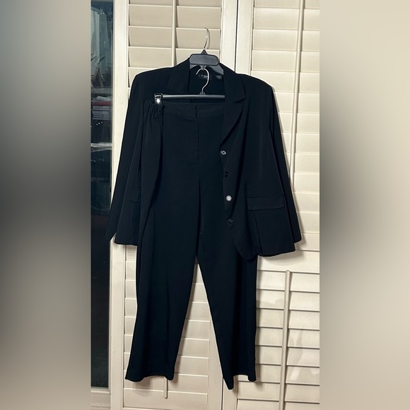 T. Milano Woman black stripe suit - jacket and matching pants - Picture 1 of 4